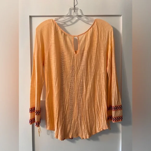 America Eagle Peach Southwestern Top - Picture 4 of 7